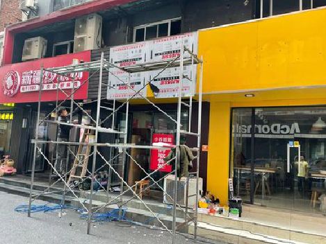 定南制作广告招牌如何避免它发黄？